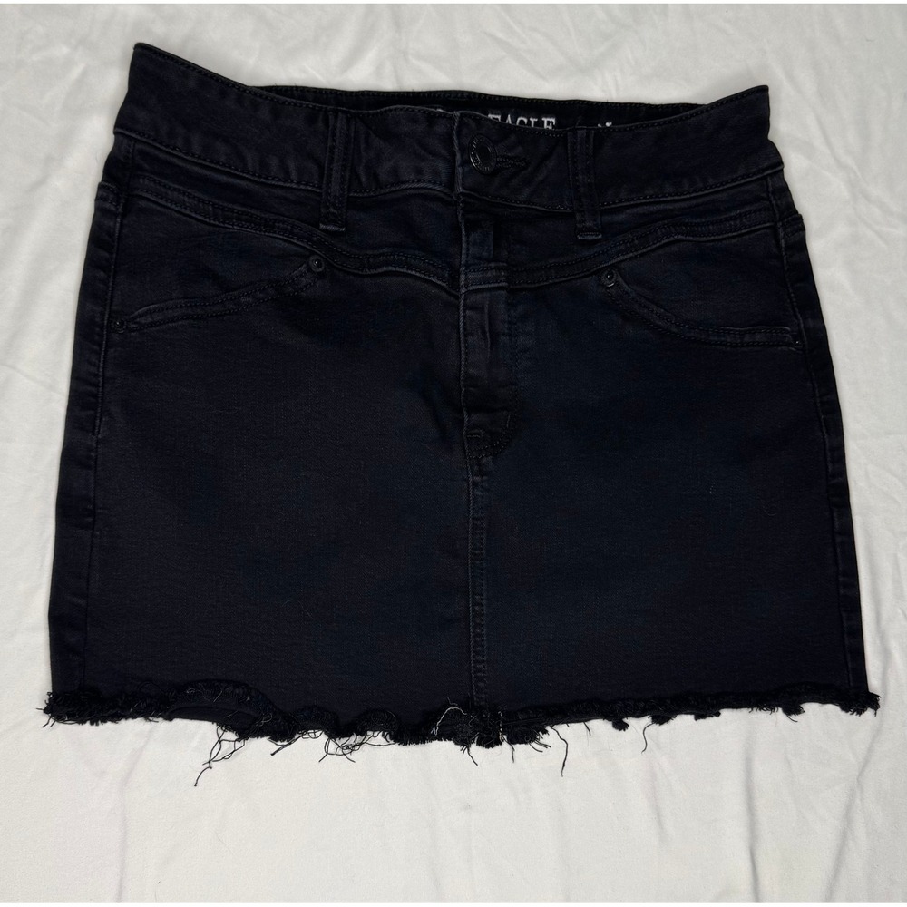 American Eagle Black Denim Mini Skirt Size 8 Stretch Raw Hem Distressed